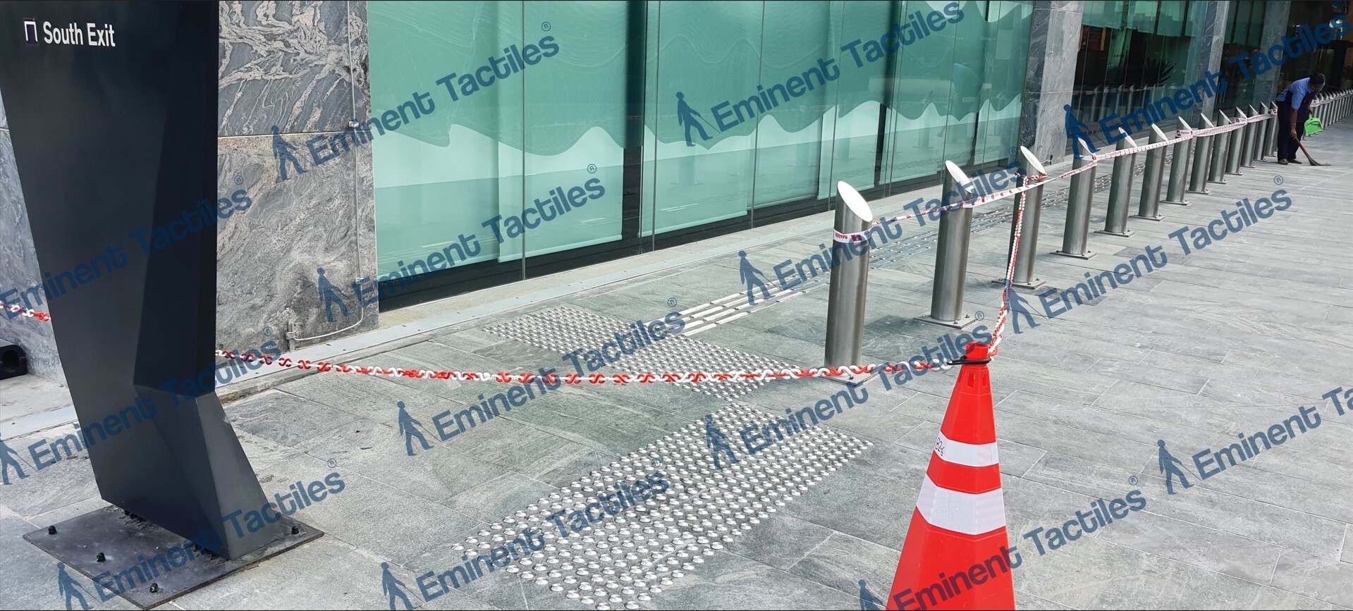 Maintenance SS Tactile Studs